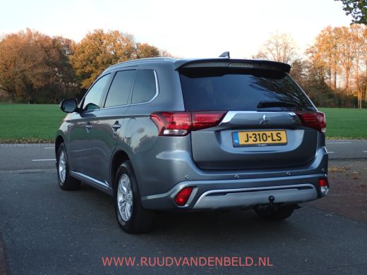 Mitsubishi Outlander 2.4 PHEV Pure KEYLESS/TREKHAAK/CAMERA/CARPLAY ActivLease financial lease