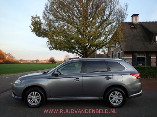 Mitsubishi Outlander 2.4 PHEV Pure KEYLESS/TREKHAAK/CAMERA/CARPLAY ActivLease financial lease