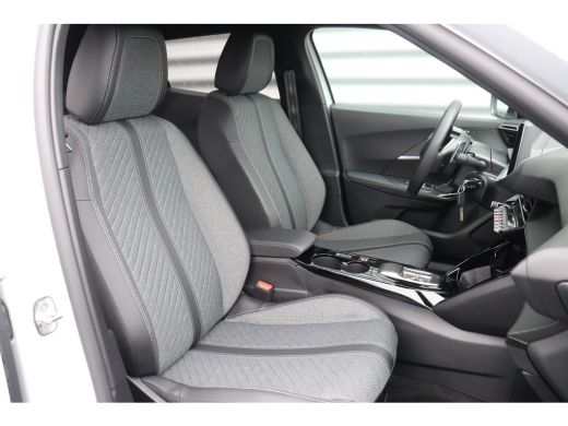 Peugeot 2008 1.2 PURETECH 130PK ALLURE PACK AUTOMAAT / NAVI / LEDER / CLIMA / LED / PDC / 17" LMV / CAMERA / W... ActivLease financial lease