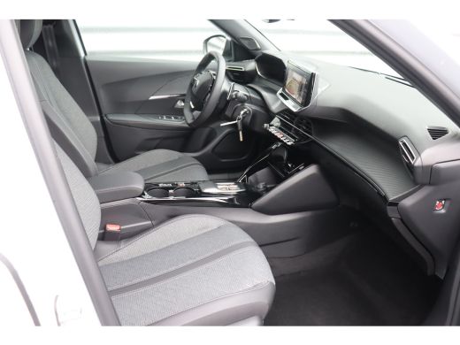 Peugeot 2008 1.2 PURETECH 130PK ALLURE PACK AUTOMAAT / NAVI / LEDER / CLIMA / LED / PDC / 17" LMV / CAMERA / W... ActivLease financial lease