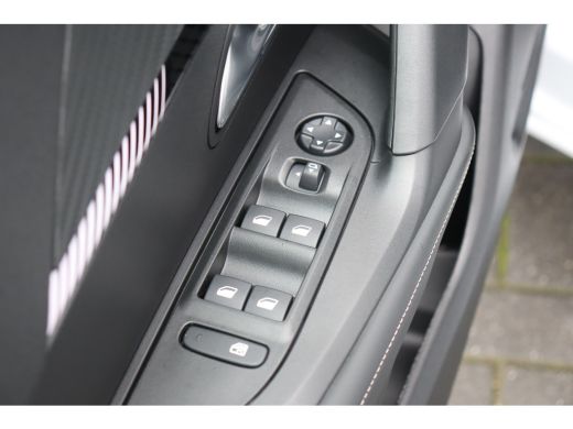 Peugeot 2008 1.2 PURETECH 130PK ALLURE PACK AUTOMAAT / NAVI / LEDER / CLIMA / LED / PDC / 17" LMV / CAMERA / W... ActivLease financial lease