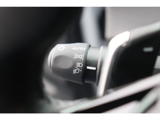 Peugeot 2008 1.2 PURETECH 130PK ALLURE PACK AUTOMAAT / NAVI / LEDER / CLIMA / LED / PDC / 17" LMV / CAMERA / W... ActivLease financial lease