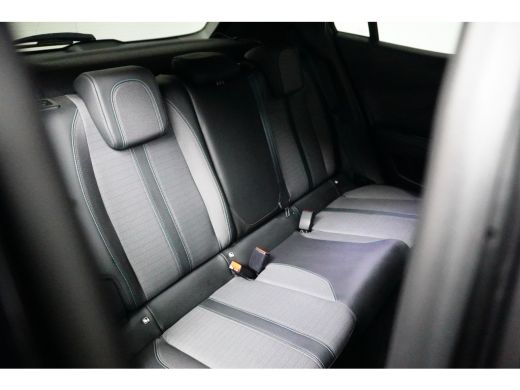 Peugeot 2008 1.2 PureTech Allure Pack Virtueel Dashboard | Carplay | Camera | Cruise | Climate | Leder/Stof | ... ActivLease financial lease