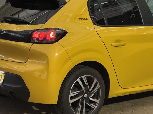 Peugeot 208 1.2 PureTech Style | Navigatie | Achteruitrijcamera | | Achterspoiler | Achteruitrijcamera | Airco ActivLease financial lease
