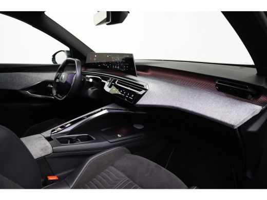 Peugeot 5008 1.2 Hybrid 136 GT Camera | Adaptieve Cruise | Stoel & Stuurverwarming | Climate | 19" Lichtmetaal... ActivLease financial lease