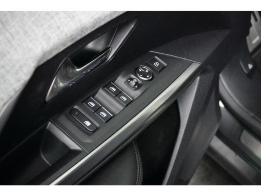 Peugeot 5008 1.2 Hybrid 136 GT Camera | Adaptieve Cruise | Stoel & Stuurverwarming | Climate | 19" Lichtmetaal... ActivLease financial lease