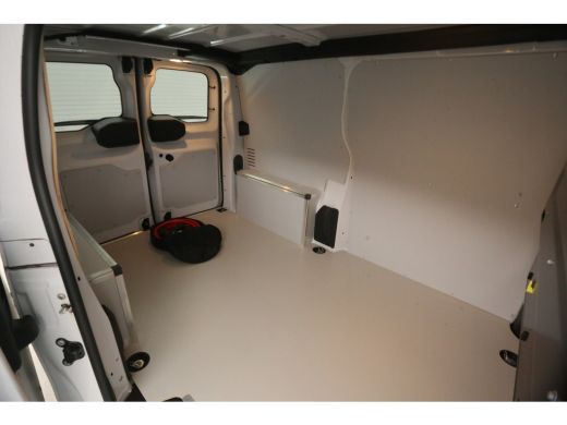 Peugeot e-Expert L2H1 75 kWh | 2025 | Elektrisch | Snelladen | 360° Camera | 3-Zits | Airco | Cruise | Carplay ActivLease financial lease