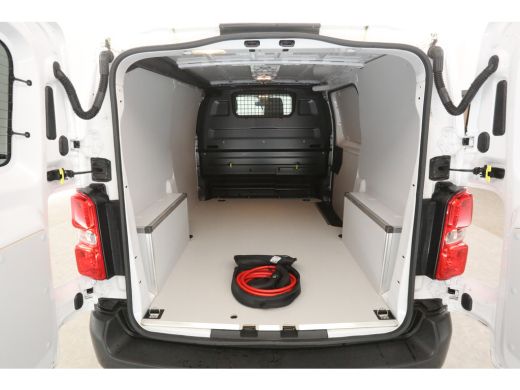 Peugeot e-Expert L2H1 75 kWh | 2025 | Elektrisch | Snelladen | 360° Camera | 3-Zits | Airco | Cruise | Carplay ActivLease financial lease