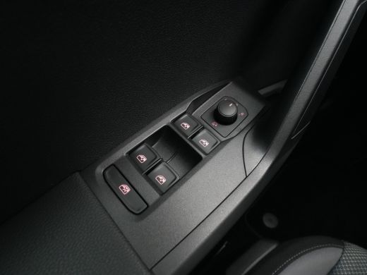 Seat Arona 1.0 TSI 95pk Style Business Intense Navigatie Camera Acc Side ass. Argon ActivLease financial lease