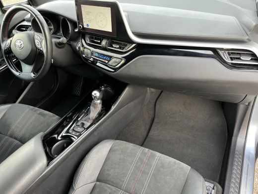 Toyota C-HR 2.0 Hybrid GR-Sport | Trekhaak | Navigatie | Stoelverwarming | 19 inch LM-velgen | ActivLease financial lease