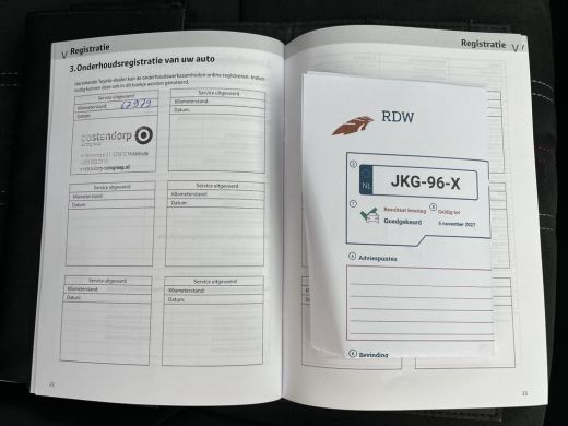 Toyota C-HR 2.0 Hybrid GR-Sport | Trekhaak | Navigatie | Stoelverwarming | 19 inch LM-velgen | ActivLease financial lease