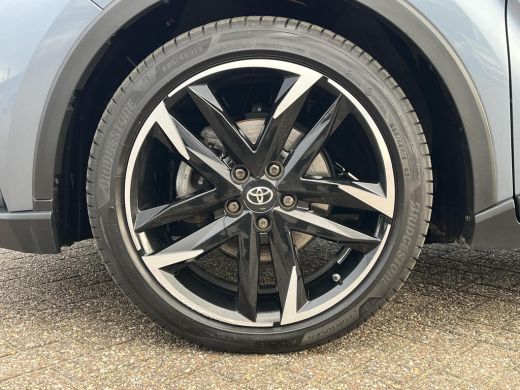 Toyota C-HR 2.0 Hybrid GR-Sport | Trekhaak | Navigatie | Stoelverwarming | 19 inch LM-velgen | ActivLease financial lease