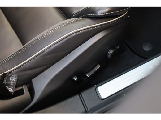 Volvo  V60 T6 350PK Ultra Dark 360&deg; | Trekhaak | Stoel&Stuur Verw. | 19'' | Panoramadak | Adap Cruise ActivLease financial lease