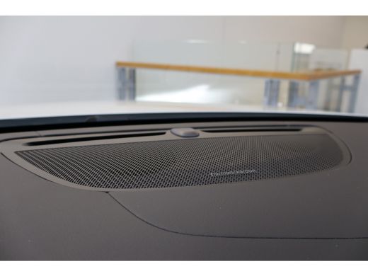 Volvo  V60 T6 350PK Ultra Dark 360&deg; | Trekhaak | Stoel&Stuur Verw. | 19'' | Panoramadak | Adap Cruise ActivLease financial lease