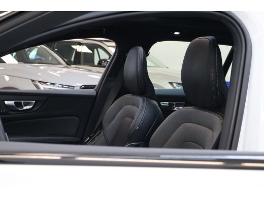 Volvo  V60 T6 350PK Ultra Dark 360&deg; | Trekhaak | Stoel&Stuur Verw. | 19'' | Panoramadak | Adap Cruise ActivLease financial lease