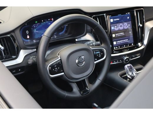 Volvo  V60 T6 350PK Ultra Dark 360&deg; | Trekhaak | Stoel&Stuur Verw. | 19'' | Panoramadak | Adap Cruise ActivLease financial lease