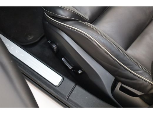 Volvo  V60 T6 350PK Ultra Dark 360&deg; | Trekhaak | Stoel&Stuur Verw. | 19'' | Panoramadak | Adap Cruise ActivLease financial lease