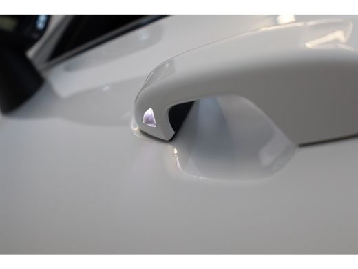 Volvo  V60 T6 350PK Ultra Dark 360&deg; | Trekhaak | Stoel&Stuur Verw. | 19'' | Panoramadak | Adap Cruise ActivLease financial lease