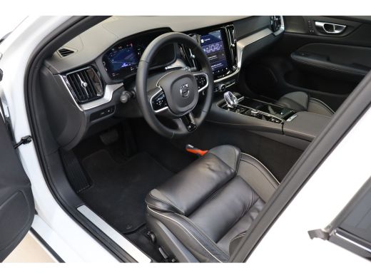 Volvo  V60 T6 350PK Ultra Dark 360&deg; | Trekhaak | Stoel&Stuur Verw. | 19'' | Panoramadak | Adap Cruise ActivLease financial lease