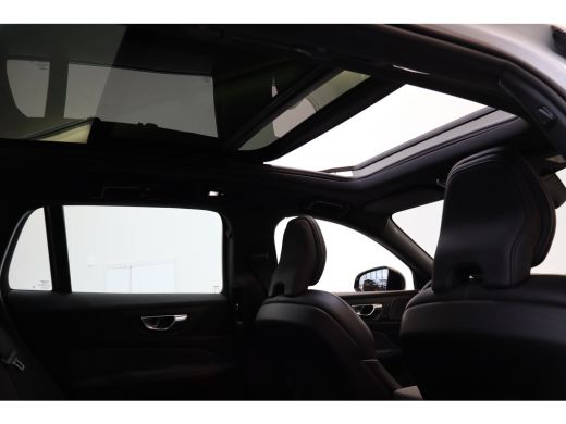 Volvo  V60 T6 350PK Ultra Dark 360&deg; | Trekhaak | Stoel&Stuur Verw. | 19'' | Panoramadak | Adap Cruise ActivLease financial lease
