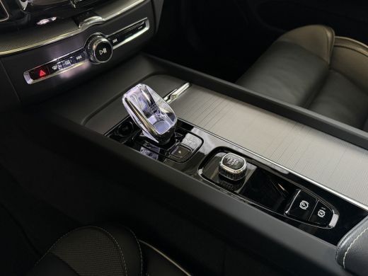 Volvo  XC60 2.0 T6 350PK PHEV AWD PLUS DARK + LONG RANGE PANO HARMAN-KARDON 360CAM ELEK.KLEP STUUR/STOEL VERW... ActivLease financial lease