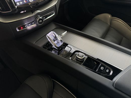 Volvo  XC60 2.0 T6 350 PK PHEV AWD PLUS DARK + LONG RANGE PANO HARMAN-KARDON 360CAM ELEK.KLEP STUUR/STOEL VER... ActivLease financial lease