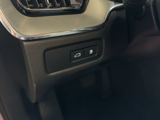 Volvo  XC60 2.0 T6 350 PK PHEV AWD PLUS DARK + LONG RANGE PANO HARMAN-KARDON 360CAM ELEK.KLEP STUUR/STOEL VER... ActivLease financial lease