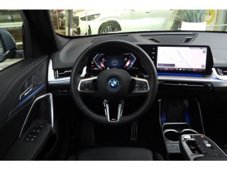 BMW X1 xDrive30e High Executive M Sport Automaat / Panoramadak / Trekhaak / Sportstoelen / M Adaptief on...