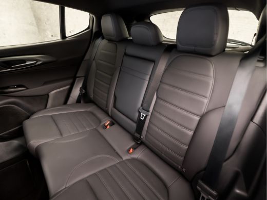 Alfa Romeo Tonale 1.5T Hybrid Sprint Automaat (VIRTUAL COCKPIT, APPLE CARPLAY, GROOT NAVI, STOELVERWARMING/KOELING,... ActivLease financial lease