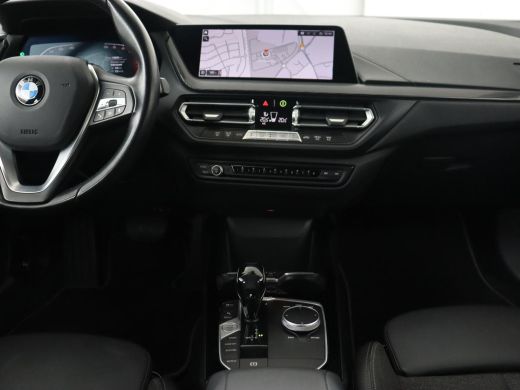 BMW 1 Serie 118i Executive | Sport Line | Carplay | Sportstoelen | Full LED | Live Cockpit | Navigatie | Clim... ActivLease financial lease