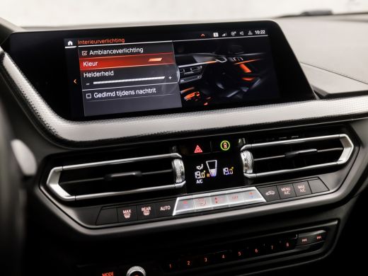 BMW 2 Serie Gran Coup&eacute; 218i Sport Automaat (APPLE CARPLAY, M STUUR, GROOT NAVI, LEDER, GETINT GLAS, SFEERVERL... ActivLease financial lease