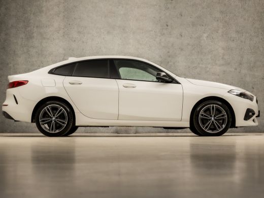 BMW 2 Serie Gran Coup&eacute; 218i Sport Automaat (APPLE CARPLAY, M STUUR, GROOT NAVI, LEDER, GETINT GLAS, SFEERVERL... ActivLease financial lease