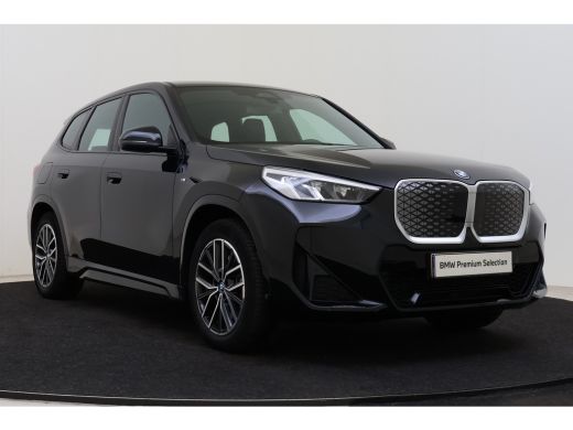 BMW iX1 xDrive30 M Sport / Sportstoelen / Achteruitrijcamera / M Adaptief onderstel / Harman-Kardon / Sto... ActivLease financial lease