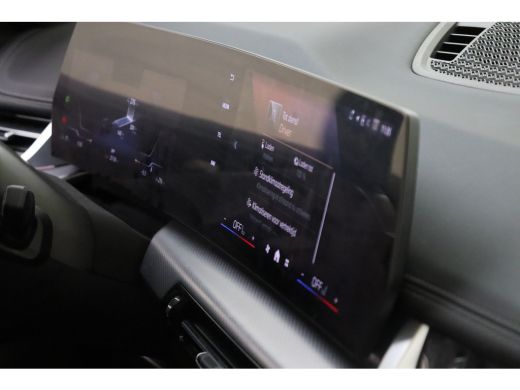 BMW iX1 xDrive30 M Sport / Sportstoelen / Achteruitrijcamera / M Adaptief onderstel / Harman-Kardon / Sto... ActivLease financial lease