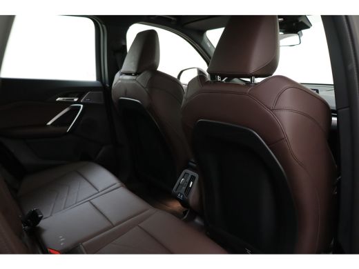 BMW iX1 xDrive30 M Sport / Sportstoelen / Achteruitrijcamera / M Adaptief onderstel / Harman-Kardon / Sto... ActivLease financial lease