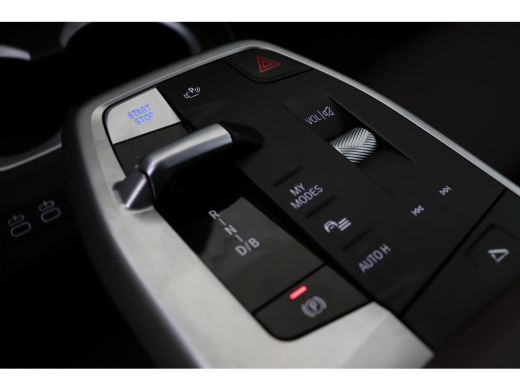 BMW iX1 xDrive30 M Sport / Sportstoelen / Achteruitrijcamera / M Adaptief onderstel / Harman-Kardon / Sto... ActivLease financial lease