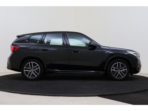 BMW iX1 xDrive30 M Sport / Sportstoelen / Achteruitrijcamera / M Adaptief onderstel / Harman-Kardon / Sto... ActivLease financial lease