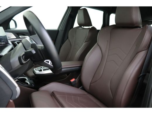 BMW iX1 xDrive30 M Sport / Sportstoelen / Achteruitrijcamera / M Adaptief onderstel / Harman-Kardon / Sto... ActivLease financial lease