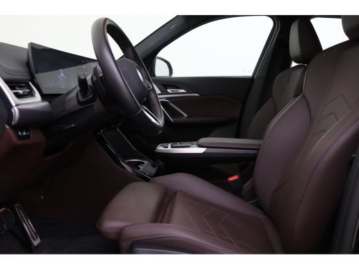 BMW iX1 xDrive30 M Sport / Sportstoelen / Achteruitrijcamera / M Adaptief onderstel / Harman-Kardon / Sto... ActivLease financial lease