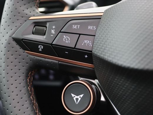 CUPRA Leon Sportstourer 1.4 e-Hybrid VZ Black Edition 245PK DSG Pano-schuifdak, SOH 91%, leder, achteruitrijcamera, super... ActivLease financial lease