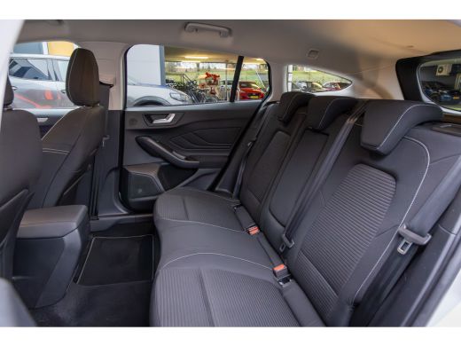 Ford Focus 1.0 EcoBoost Hybrid Titanium X | Camera | Stoel/stuur/voorruit verwarming | Apple Carplay/Android... ActivLease financial lease