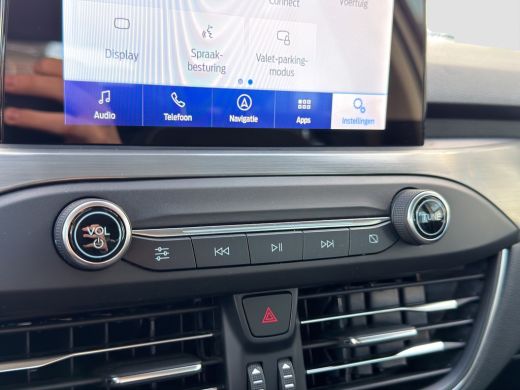 Ford Focus 1.0 EcoBoost Titanium Business LED | Parkeersensoren | Keyless | Full map navigatie | Climate con... ActivLease financial lease