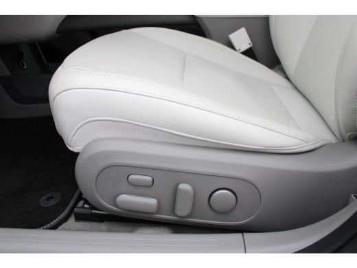 Hyundai IONIQ 6 Lounge Sky 77.4 kWh | Trekhaak | Leder | 360 camera | Elektrische voorstoelen met geheugenfunctie... ActivLease financial lease