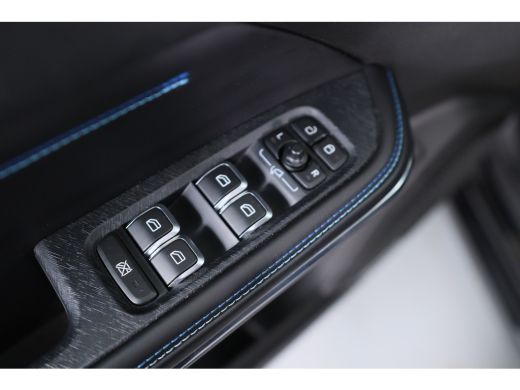 Lynk & Co 01 1.5 Black Pack | Panoramadak | Navigatie | Adaptieve Cruise | Infinity Audio | 360g Camera | ActivLease financial lease