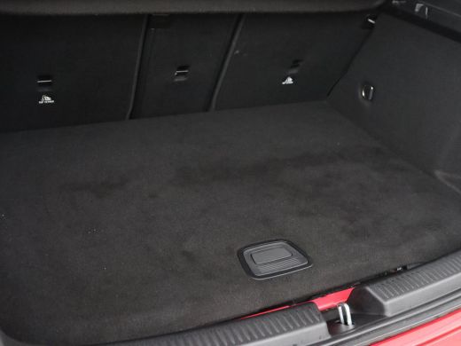 Mercedes-Benz A-Klasse 250e AMG | Panoramadak | 360 Camera | Burmester | Stoelverwarming | Adaptive cruise | Carplay | S... ActivLease financial lease