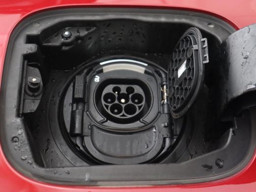 Mercedes-Benz A-Klasse 250e AMG | Panoramadak | 360 Camera | Burmester | Stoelverwarming | Adaptive cruise | Carplay | S... ActivLease financial lease