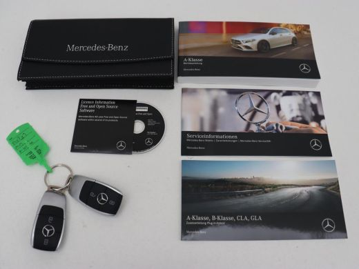 Mercedes-Benz A-Klasse 250e AMG | Panoramadak | 360 Camera | Burmester | Stoelverwarming | Adaptive cruise | Carplay | S... ActivLease financial lease