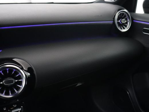 Mercedes-Benz A-Klasse 250e AMG | Panoramadak | 360 Camera | Burmester | Stoelverwarming | Adaptive cruise | Carplay | S... ActivLease financial lease