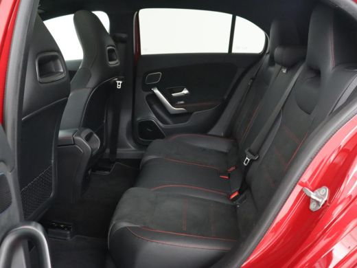 Mercedes-Benz A-Klasse 250e AMG | Panoramadak | 360 Camera | Burmester | Stoelverwarming | Adaptive cruise | Carplay | S... ActivLease financial lease