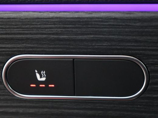 Mercedes-Benz A-Klasse 250e AMG | Panoramadak | 360 Camera | Burmester | Stoelverwarming | Adaptive cruise | Carplay | S... ActivLease financial lease